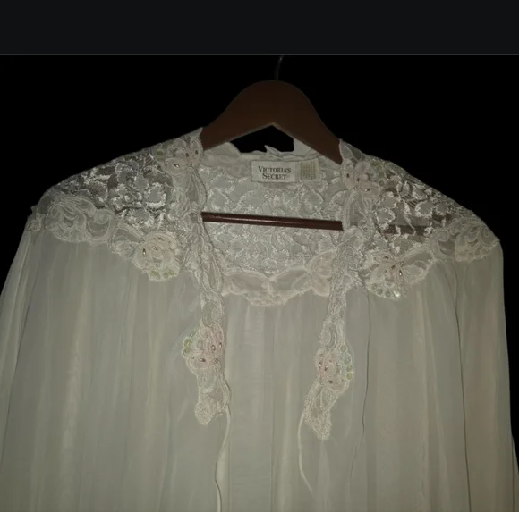 Vintage Victoria Secret Feminine Lingerie Robe. One Size. Excellent condition. - Picture 3 of 16